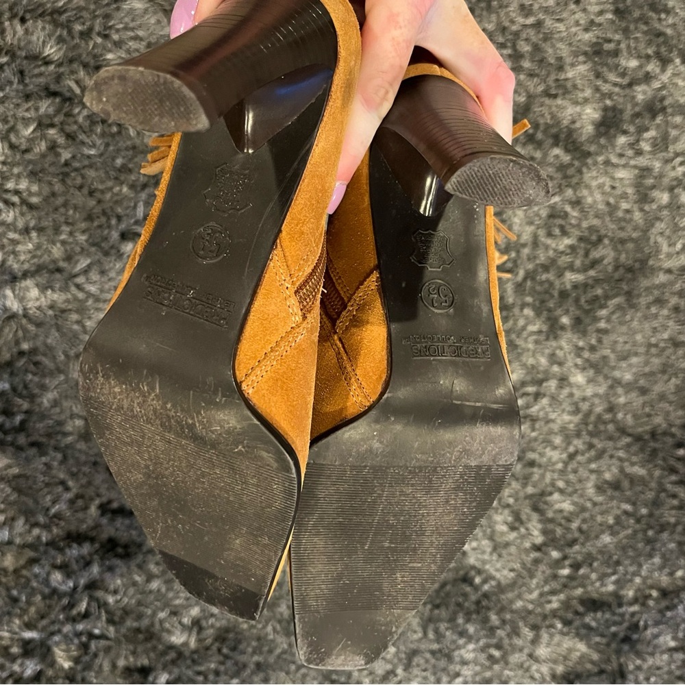 🌺PREDICTIONS VINTAGE TAN SUEDE FRINGE ANKLE BOOT SIZE 5.5🌺 - Picture 7 of 10